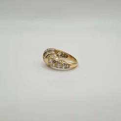 Bague or jaune sertie de diamants ronds et baguettes