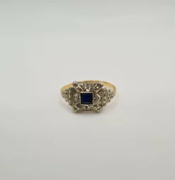 Bague or jaune sertie de saphir et diamants