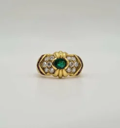Bague or jaune sertie d’émeraude, diamants et rubis