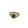 Bague or jaune sertie d'une pierre verte