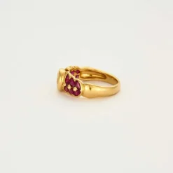Bague or jaune sertie d'un diamant avec rubis