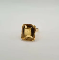 Bague or jaune sertie d’une citrine