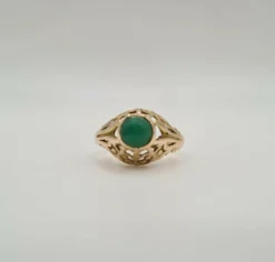 Bague or jaune sertie d'une pierre verte