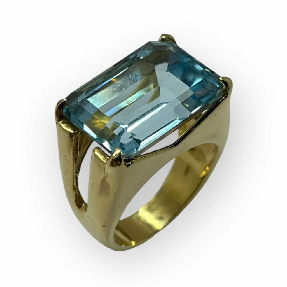 Bague or jaune Topaze bleue