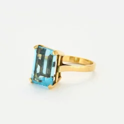 Bague or jaune topaze bleue