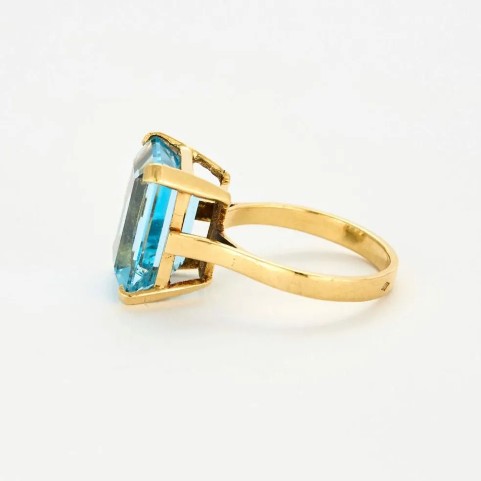 Bague or jaune topaze bleue