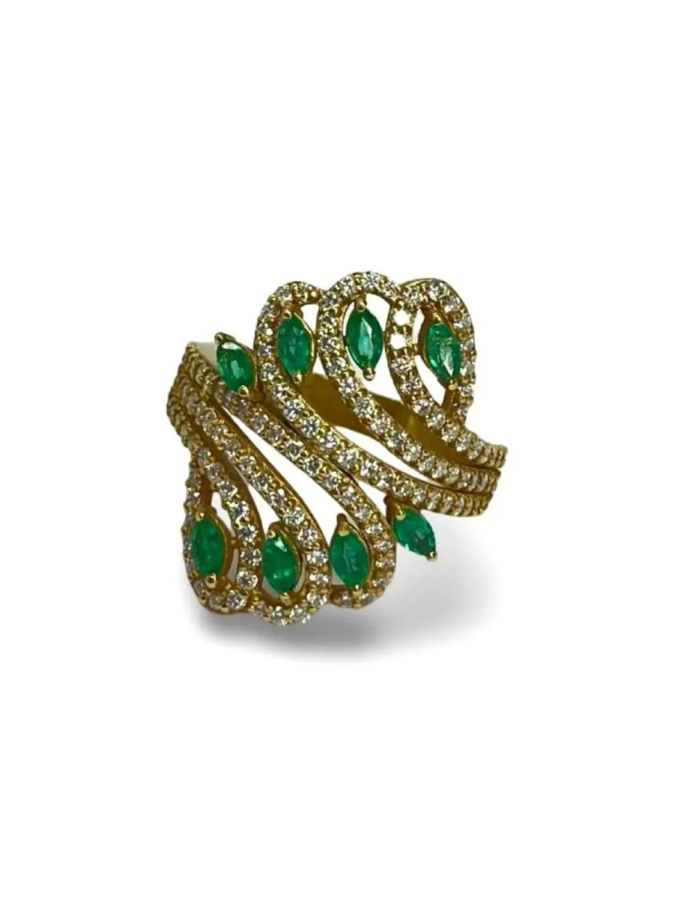 Bague or rose 8 emeraudes et 126 diamants