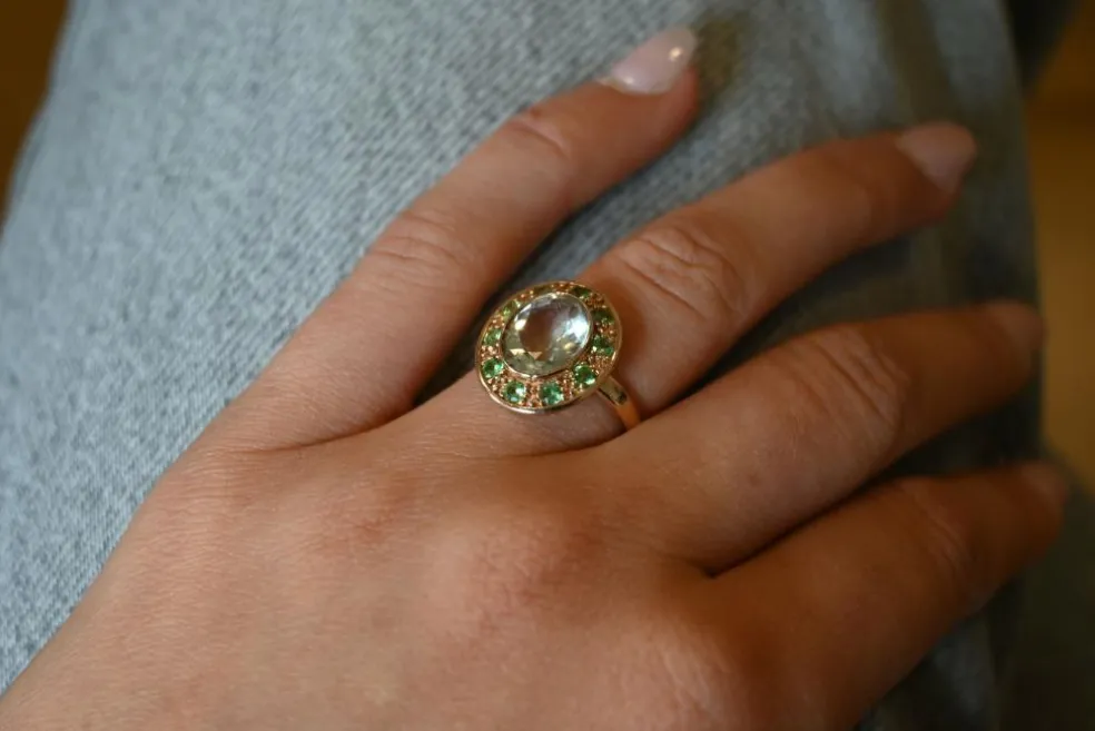 Bague or rose, améthyste verte, tsavorite