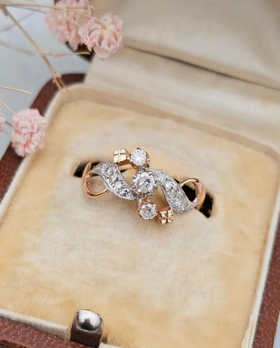 Bague or rose et blanc diamants ancienne