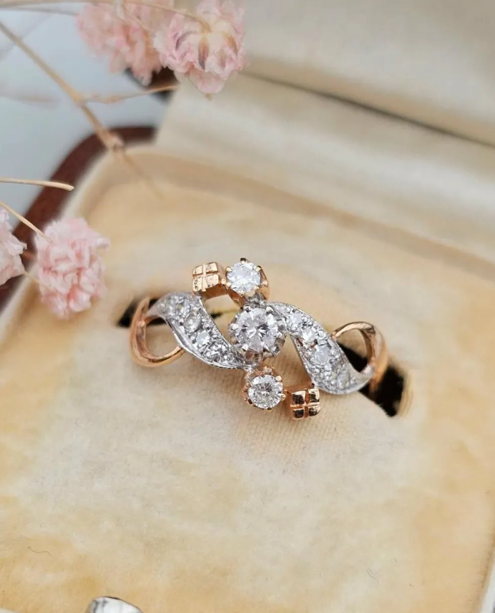 Bague or rose et blanc diamants ancienne