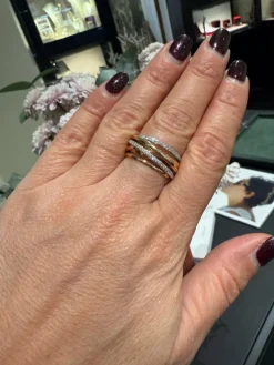 Bague or rose et diamants