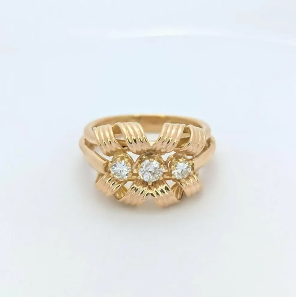 Bague or rose et diamants