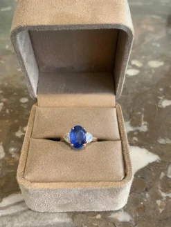 Bague Or Rose, Saphir Oval Non Chauffé 3.54 Carats, Diamants (Certificat)