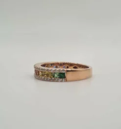 Bague or rose sertie de diamants et saphir multi-couleur