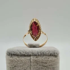 Bague or rose sertie d'une pierre rose