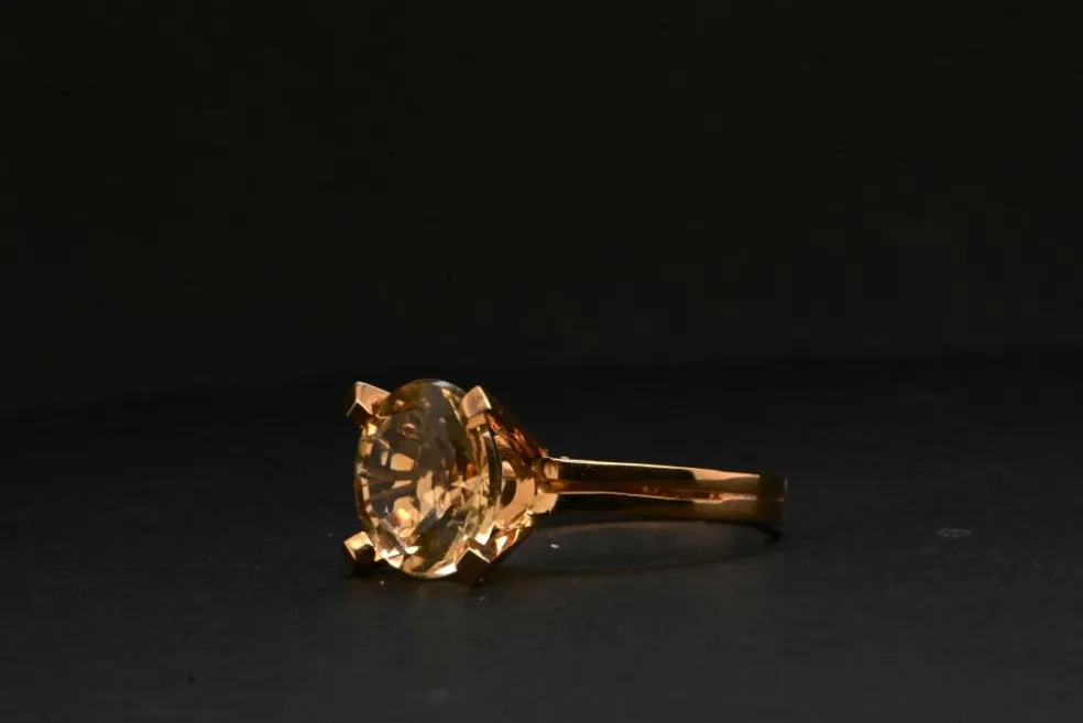 Bague ornée d'une Citrine Taille Brillant en or