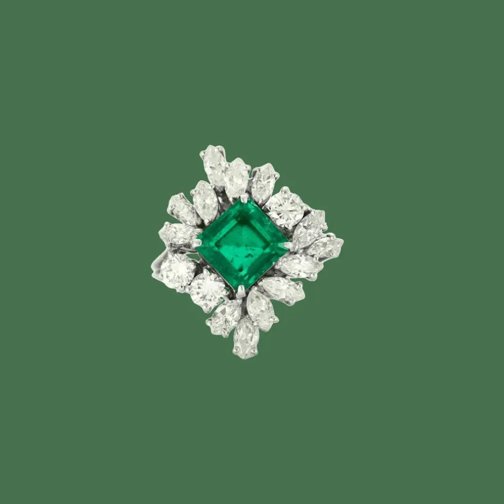 Bague ornée d'une émeraude de 2,5 carats et de diamants