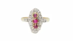 Bague ovale en or jaune, rubis et diamants