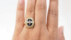 Bague ovale en or jaune, saphirs navette et diamants