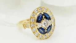 Bague ovale en or jaune, saphirs navette et diamants