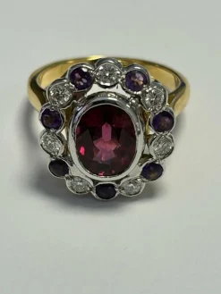 Bague ovale festonnée or 2 tons ornée d'une rhodolite