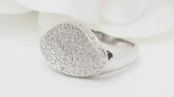 Bague pavage en or blanc et diamants