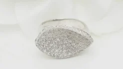 Bague pavage en or blanc et diamants