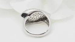 Bague pavage en or blanc et diamants