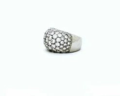 Bague pavée de diamants, en or blanc
