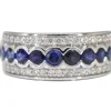 Bague pavée en or blanc avec diamants et saphir