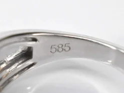 Bague pavée en or blanc avec diamants et rubis