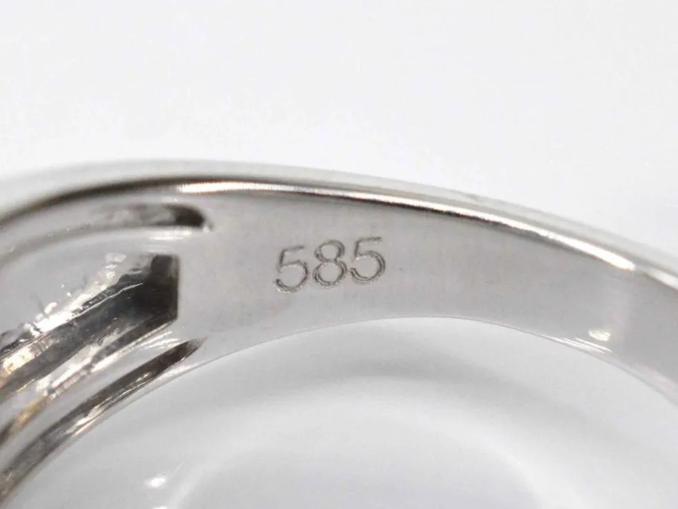 Bague pavée en or blanc avec diamants et rubis