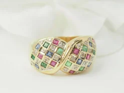 Bague pavée en or jaune, diamants et pierres précieuses