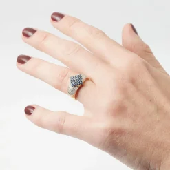 Bague pavée saphirs diamants