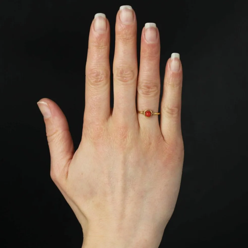 Bague perle de corail or jaune