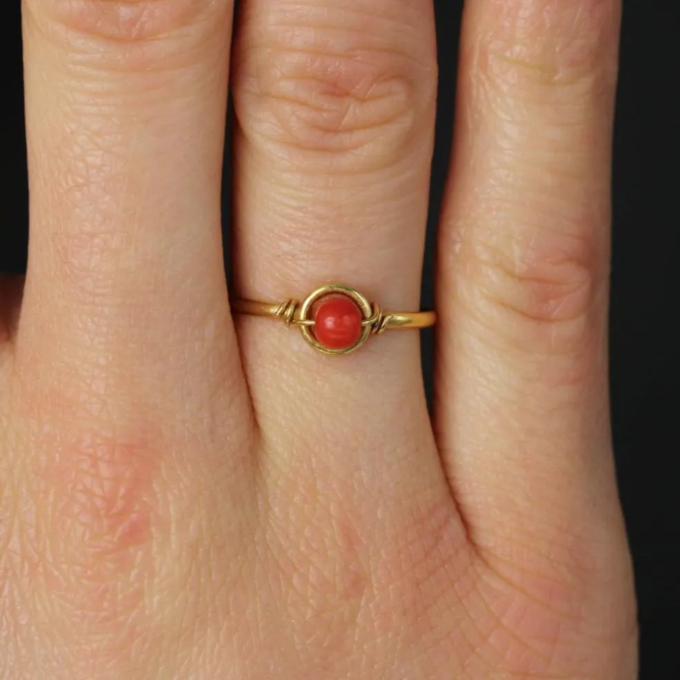 Bague perle de corail or jaune