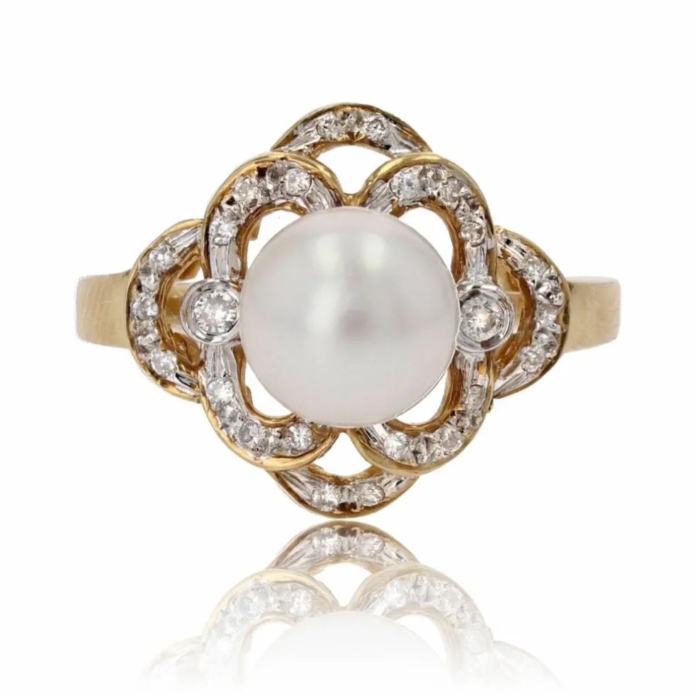 Bague perle de culture Akoya et sa monture ajourée et diamantée