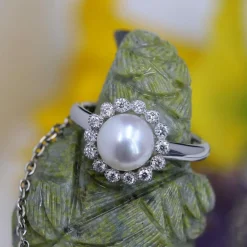 Bague perle de culture Akoya et diamants or blanc