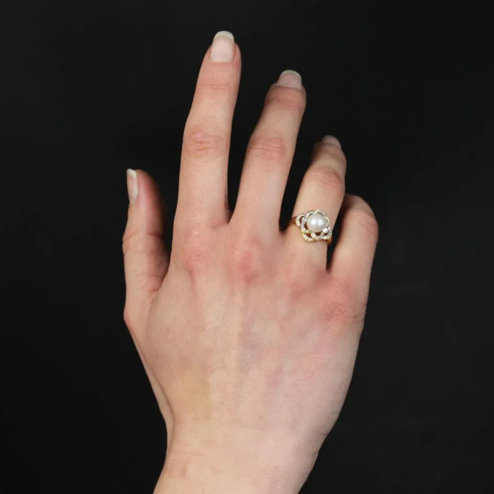 Bague perle de culture Akoya et sa monture ajourée et diamantée