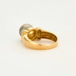 Bague perle de culture grise de Tahiti, or gris et diamants