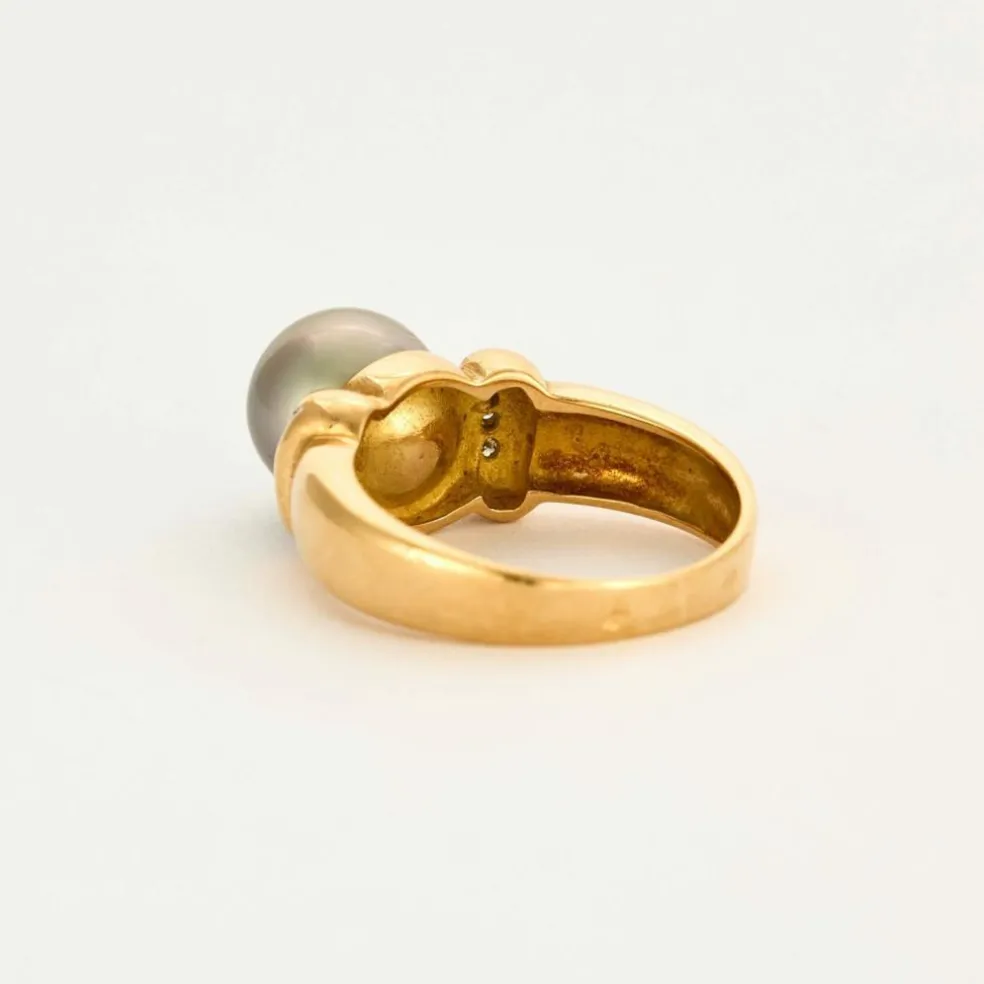 Bague perle de culture grise de Tahiti, or gris et diamants