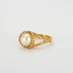 Bague perle, diamants, or jaune