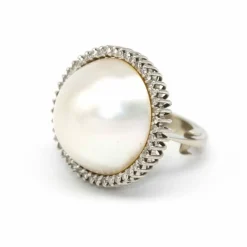 Bague perle en or blanc et diamants