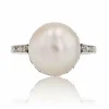 Bague perle Mabé et diamants en platine