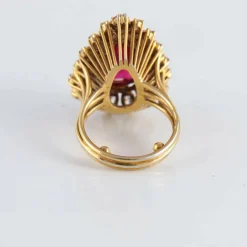 Bague Pierre rouge entourage 17 Diamants navettes