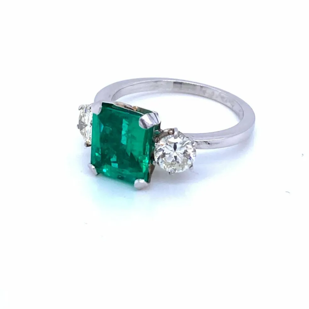 Bague Platine Diamant Emeraude Colombienne