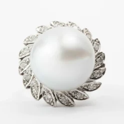 Bague platine, diamants et perles de culture
