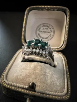 Bague Platine Emeraudes Diamants