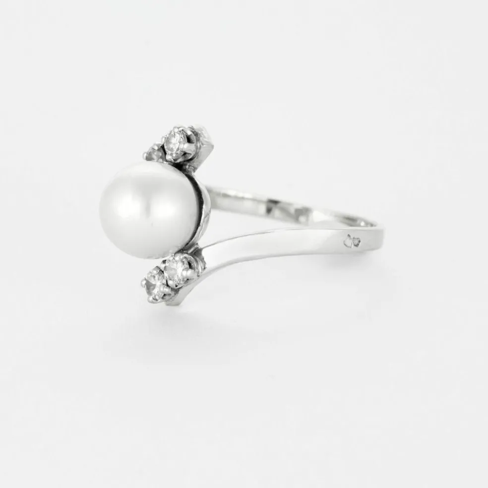 Bague platine et or gris, perle et diamants