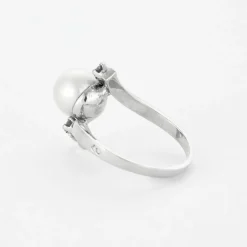 Bague platine et or gris, perle et diamants